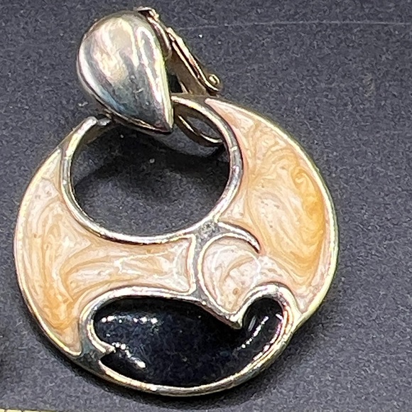 Vintage Gold and Black Enamel Swirl Earrings - Picture 3 of 3